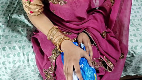 वरुण की सौतेली माँ एक बड़े लंड के लिए अपनी संकीर्ण भारतीय योनि में प्रवेश करने की भीख मांगती है