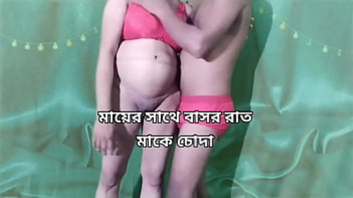 बांग्लादेशी जोड़ा लिविंग रूम में सेक्स करता है जबकि सौतेली माँ अनुपस्थित होती है।