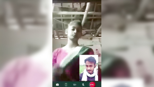 हॉट लड़कियाँ बारी-बारी से XXXBF में घुसती हैं।
