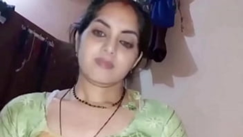 एक भोला जवान आदमी एक हॉट इंडियन औरत, मोनू के साथ सेक्स करता है और उसे चेहरे पर कमशॉट मिलता है