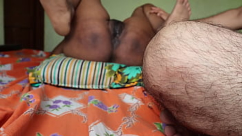 सिबानी को अमीर साथी द्वारा तीव्र चाट और जोरदार प्रवेश का आनंद मिलता है