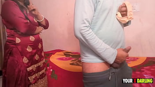 सौतेली माँ और सौतेला बेटा अपने निजी वीडियो में एक तीव्र यौन मुठभेड़ करते हैं