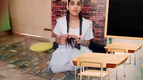 रालोक की देसी लड़की को एक भाप से भरे ट्यूशन सत्र में उसके स्तनों को सहलाया जाता है।