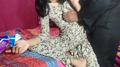 नेहा और वरुण शर्मा अपने सौतेले भाई-बहन के साथ लड़ाई के बाद यौन क्रिया में संलग्न होते हैं
