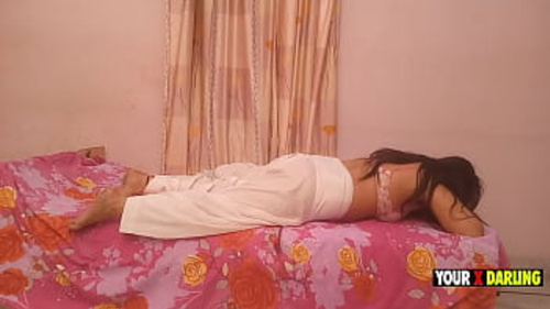 बड़े स्तनों वाली सौतेली माँ को सौतेले बेटे से तीव्र मालिश और संभोग मिलता है।