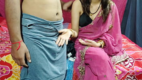 नेहा और वरुण का बेडरूम में शरारती खेल एक गर्म देसी रोमांस की ओर ले जाता है।