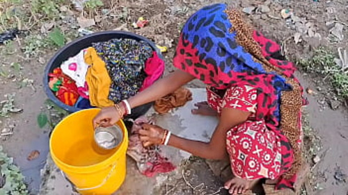 भारतीय सुंदरता सिब अपने साथी के बड़े लंड पर काउबॉय स्टाइल में सवारी करती है।