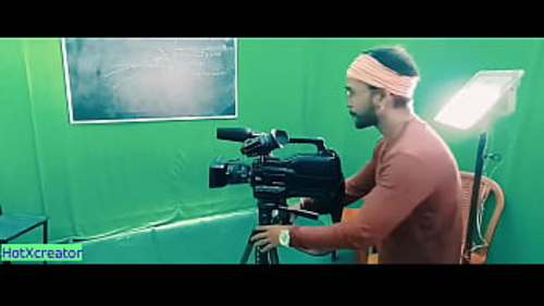 भारतीय मॉडल तमिलन ने अंतरिक्ष-थीम वाली फिल्म में निर्देशक के साथ जुनूनी मुठभेड़ की