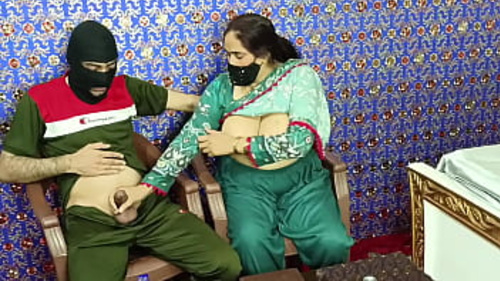 शिल्पा और उसकी आंटियां अपने कामुक छात्र को उन्नत यौन तकनीकों पर शिक्षित करती हैं