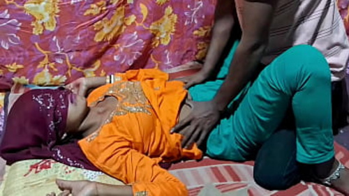 भारतीय लड़की सिब को उसके टाइट बट में होममेड हिंदी वीडियो में जोर से चोदा जाता है।