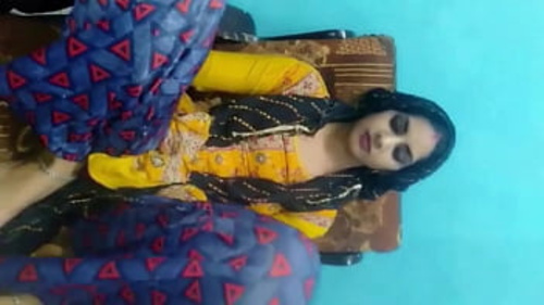 मेरी मासूम दिखने वाली पड़ोसी मोनू का अपने पति के साथ पैशनेटली इंटिमेट करते हुए एक होममेड वीडियो का आनंद लें।
