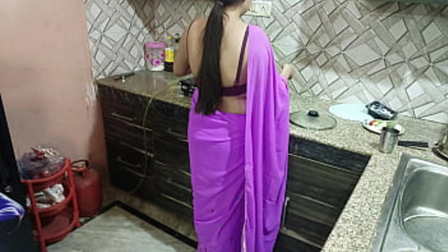 भारतीय सौतेली माँ का अपने सौतेले बेटे विवेक को हिंदी ऑडियो में गर्मागर्म जन्मदिन का तोहफा