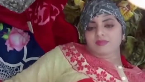 एक नई भारतीय पोर्न स्टार का अपने बॉयफ्रेंड के साथ पहला यौन मुठभेड़।