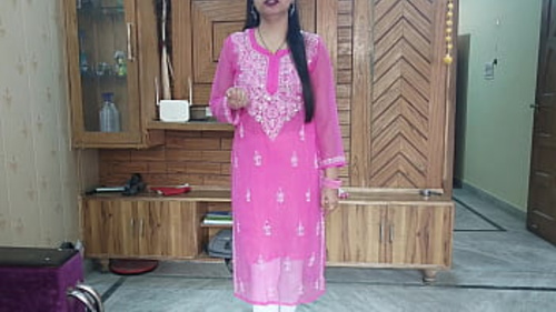 एक बूढ़ा भारतीय आदमी अपनी बहू को अपने साथ यौन गतिविधि में संलग्न होने के लिए मजबूर करता है।