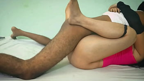 मेरे सौतेले भाई ने रात के खाने के बाद मेरे साथ सेक्स किया।