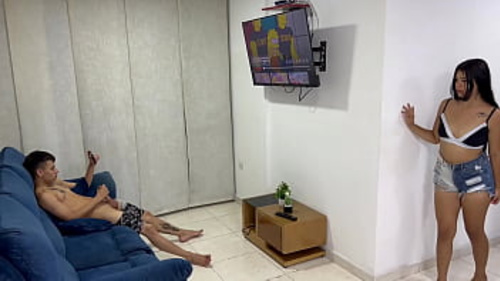 मेरी शर्मीली सौतेली बहन मुझे आश्चर्यचकित करती है जबकि मैं खुद को संतुष्ट कर रहा हूँ और तीव्र संभोग पर जोर देता हूँ जब तक कि वह चरमोत्कर्ष पर नहीं पहुँच जाती। मैं उसके ऊपर स्खलन करता हूँ।