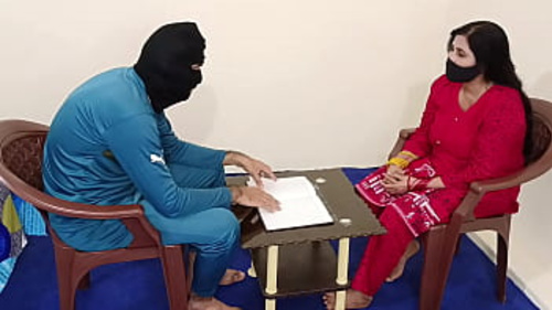 बेहद आकर्षक भारतीय महिला शिक्षक अपने छात्र के साथ तीव्र यौन मुठभेड़ में लिप्त होती है