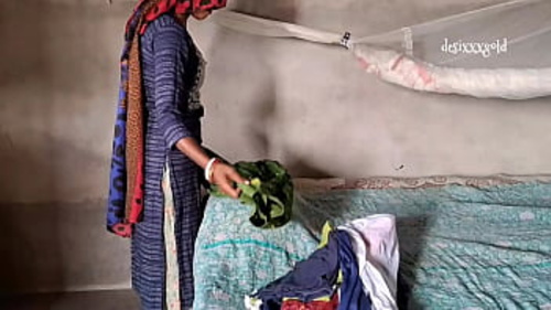 छोटा भाई और भाभी यौन गतिविधियों में संलग्न होते हैं, उसे पकड़े जाने के बाद क्रीम से सजा मिलती है।