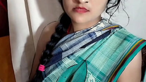 इस वीडियो में किटानी, एक प्यारी और फ्लर्टी भारतीय लड़की है जो गंदी बातें करना पसंद करती है