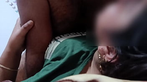 मेरी सौतेली बहन ने हिंदी में इयरफ़ोन के साथ कठोर सेक्स किया