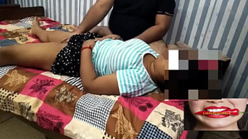 एक सेक्सी टीन अपने बॉयफ्रेंड को मसाज के दौरान धोखा देती है।