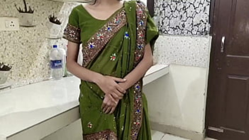 भारतीय सौतेली माँ और सौतेले बेटे के बीच रसोई में गर्म मुठभेड़।