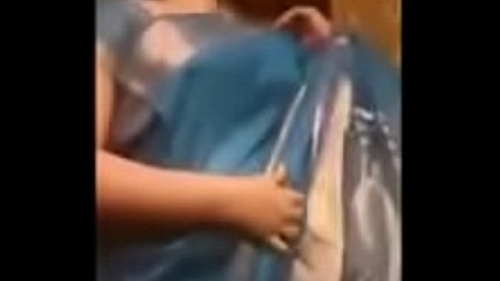 भारतीय महिला कपड़े उतारने के लिए काम