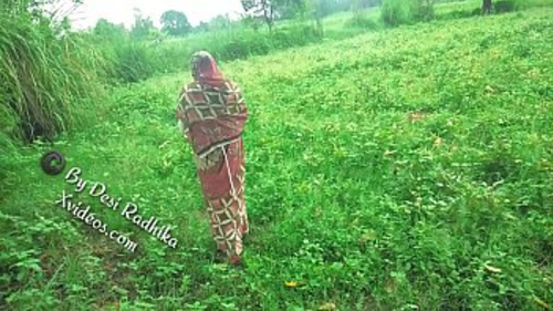 राधिका के अंतरंग पल हिंदी एडल्ट कंटेंट में वायरल हो गए।