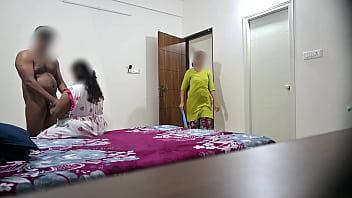 नौकरानी के सफाई कमरे में पत्नी के साथ ब्लोजॉब और हार्डकोर चुदाई