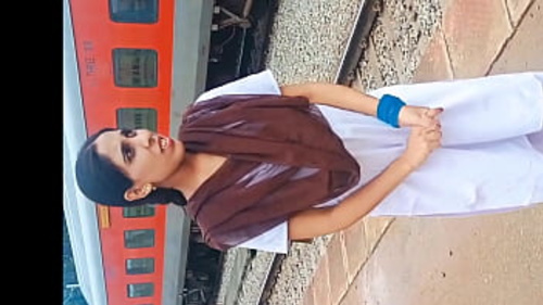 रालोक की हॉट कॉलेज गर्ल्स डाइनिंग रूम में सेक्स करती हैं, उनके नैचुरल बूब्स उछलते हैं!