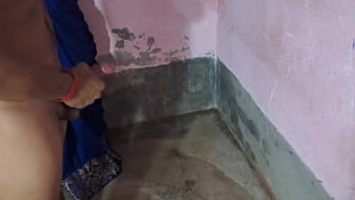 यातुन और दो पाकिस्तानी लड़कियां एक मस्कुलर आदमी के साथ सेक्स का आनंद लेती हैं।